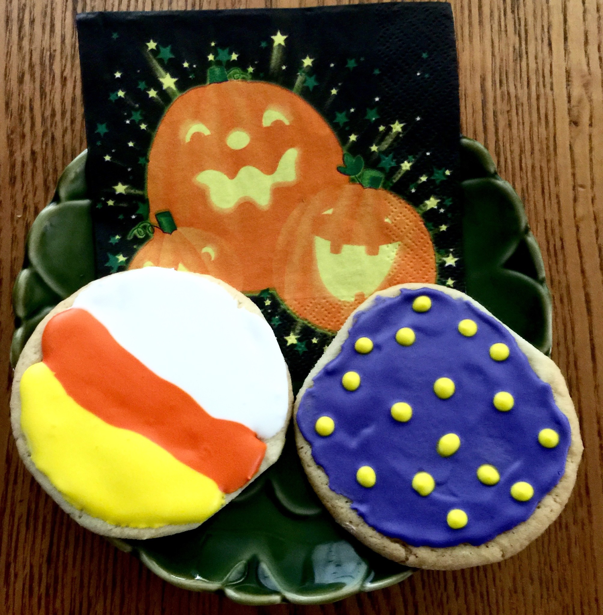 Decorating Halloween Sugar Cookies The Homespun Chics   2017 10 26 16.05.38 1 1004x1024@2x 